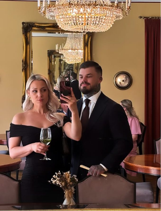 Nico Lingman ja hänen kumppaninsa Iris Sofia julkaisi Instagram-tarinassaan yhteiskuvan Nico Lingmanin kanssa juhlaillan yhteydessä.