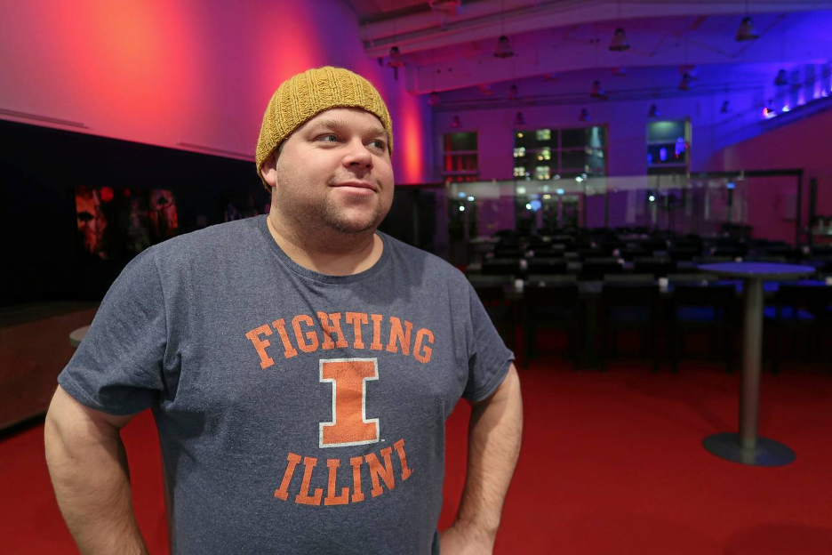 Mikko Töyssy kuvattuna julkisessa tilaisuudessa.