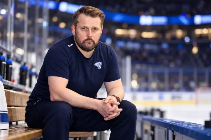 Antti Pennanen, Leijonien päävalmentaja.